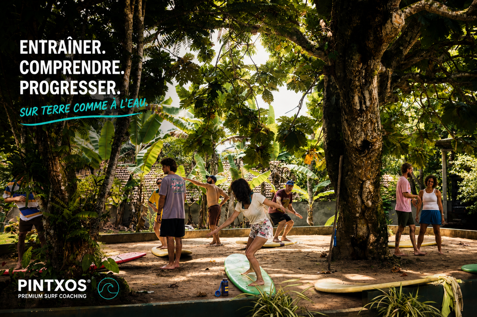 Exercices techniques de surf au sol sous les arbres, élèves PINTXOS.